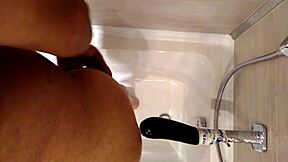 Solo amateur performance in a gay context