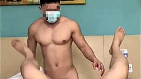 同性亚洲业余情侣帅气无套后入。