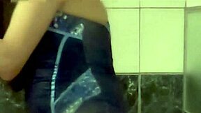 试过日本油滑变装在紧身泳衣里吗？