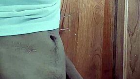 年轻拉丁嫩男掏屌猛烈自慰高挑业余自制猛打