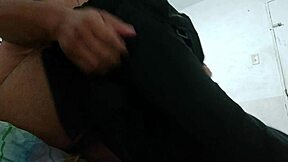 me estaba vistiendo y me puse cachondo, así que me masturbé con anal amateur