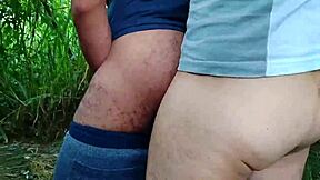 在小径发现 Cafuçu 自慰，加入野性猛男群交