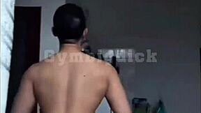 亚洲肌肉男口交并猛干男友并射精