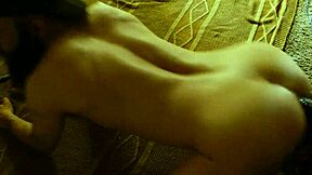 嘿，今晚谁想尝尝我巨大的鸡巴？