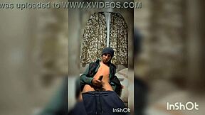 年轻的同性恋业余爱好者疯狂自慰在镜头前