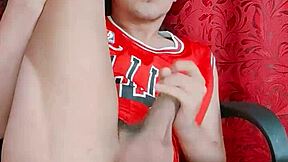 哥伦比亚辣妹用振动器挑逗紧致性感屁股。