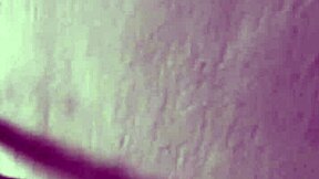 悄悄回家捉到老公在床上干同志