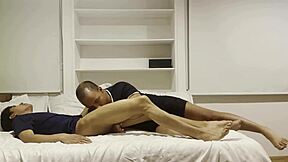 该死，残疾家伙给年轻18+猛男致命口交！