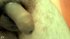 人妖妓女接受肛门猛击和生精液