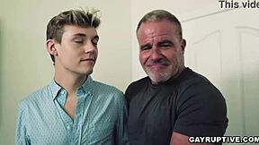 嘿Jack和Trevor，还记得Dale Savage吗？他怎么帮你们解决处男好奇心的狂野三人行？