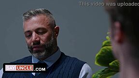 泡泡屁股小鲜肉在同志恶搞中第一次接鸡巴第四部