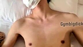 嘿，看这个热亚洲业余情侣无套操！