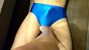 100kg胖妞脚踩鸡巴蛋蛋羞辱射精