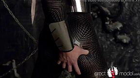 Watch this kinky guy dance in spandex and cum hard!