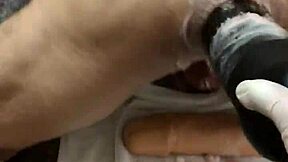 用假阳具和拳交爸爸和跨种族玩具