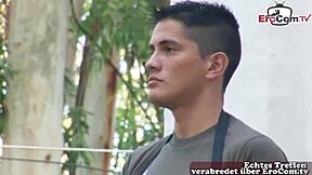 瘦弱同志士兵森林户外无套肛交