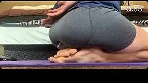 Bouncing Bubble Butt on Soles in Fetish Play