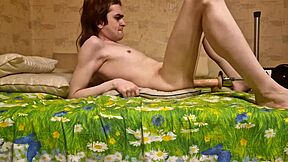 业余男用巨型假屌机在家粗暴自肛到高潮